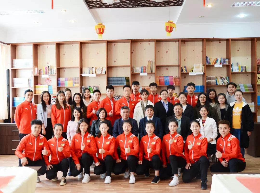 D:\新闻简讯\学院简讯\群p
武术表演团与朱巴诺夫国立大学孔子学院举行座谈\微信图片_20190420194245.jpg