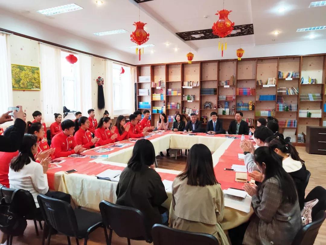 D:\新闻简讯\学院简讯\群p
武术表演团与朱巴诺夫国立大学孔子学院举行座谈\微信图片_20190420194026.jpg