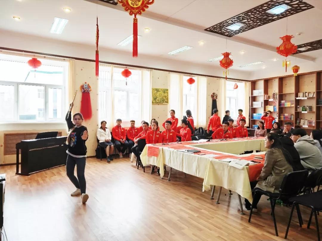 D:\新闻简讯\学院简讯\群p
武术表演团与朱巴诺夫国立大学孔子学院举行座谈\微信图片_20190420194159.jpg